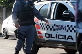 Polícia Militar prende dois foragidos da Justiça por tráfico de drogas em Barra do Garças