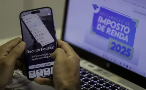 Projeto ajuda pessoas de baixa renda a preencher IR em Brasília