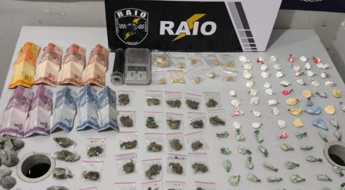 Companhia Raio prende trio por tráfico e apreende 128 porções de drogas em Cuiabá