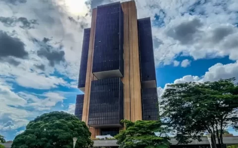 Copom eleva juros básicos da economia para 14,75% ao ano