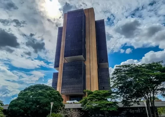 Copom eleva juros básicos da economia para 14,75% ao ano