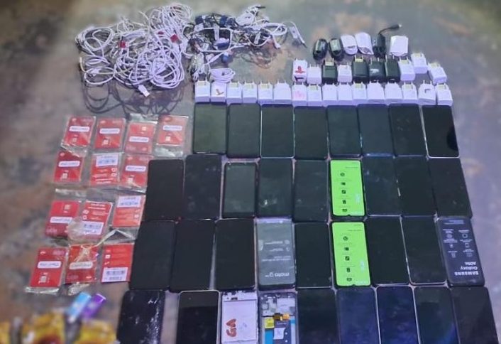 Policiais penais interceptam pacote suspeito e evitam que 32 celulares entrem em carceragem de penitenciária
