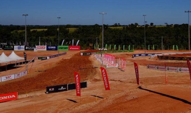 “Pista de motocross foi construída para proporcionar espetáculos e valorizar habilidade dos pilotos”, afirma construtor