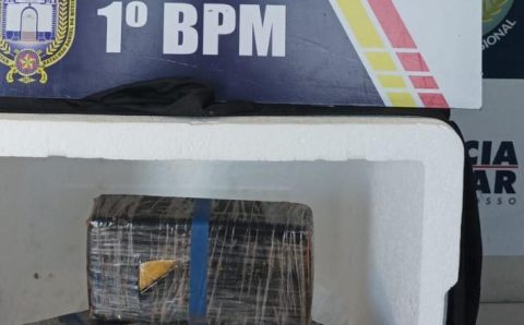 PM prende dois homens por furto a loja e apreende tabletes de cocaína