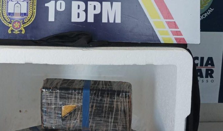 PM prende dois homens por furto a loja e apreende tabletes de cocaína