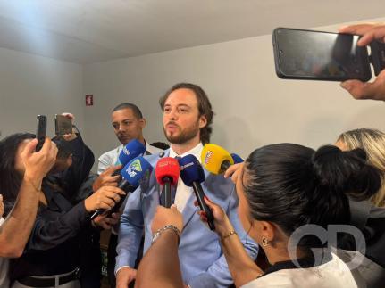 Vereador aponta constrangimento a servidores e quer diretrizes para operações policiais na Câmara