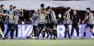 Com Neymar, Santos bate Vitória no Brasileiro e quebra jejum de sete jogos
