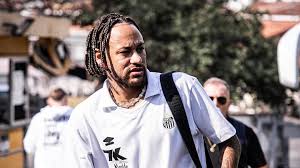 Com Neymar, Santos desembarca em Maceió para visitar o CRB