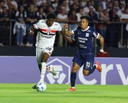 Próximo adversário na Libertadores, São Paulo nunca perdeu para o Alianza Lima fora de casa