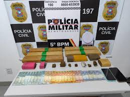 Polícias Civil e Militar prendem dois homens por tráfico de drogas em Pedra Preta