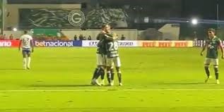 Goiás tira invencibilidade do Avaí e dorme na liderança da Série B do Brasileiro