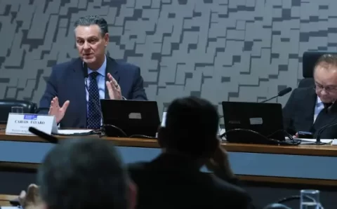 Ministro da Agricultura anuncia que foco de gripe aviária está contido