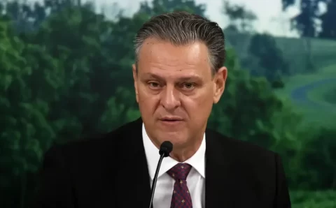 Combate à gripe aviária mostra eficiência do Brasil, diz ministro