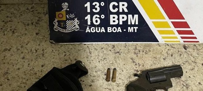 Polícia Militar prende quatro homens e apreende arma e munições durante evento em Água Boa