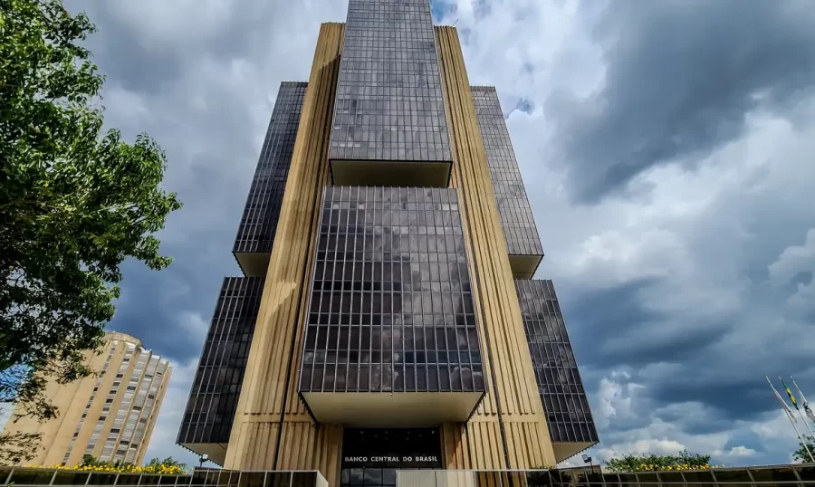 Copom eleva juros básicos da economia para 15% ao ano