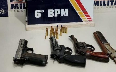 Polícia Militar prende homem com quatro armas dentro de residência em Cáceres