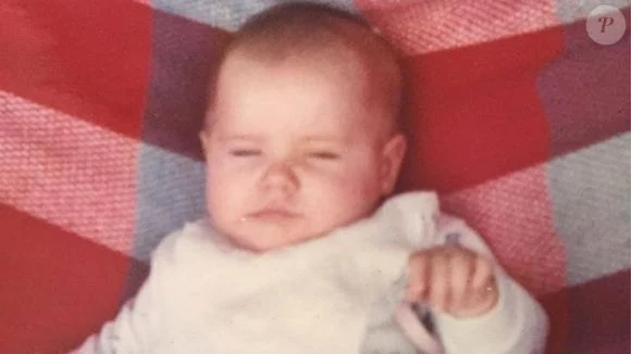 Há 35 anos, essa bebê bochechuda jamais imaginou que se tornaria vilã de novela da Globo. Reconhece?