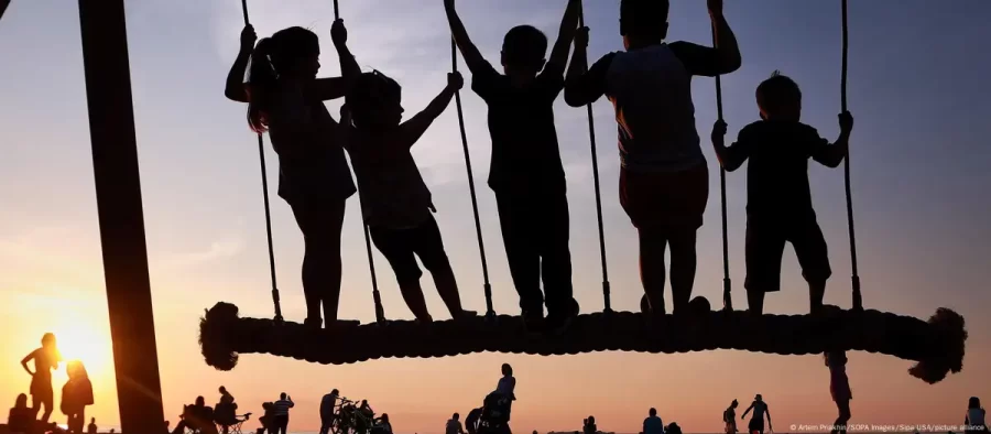 Crianças mais pobres envelhecem mais rápido, diz estudo