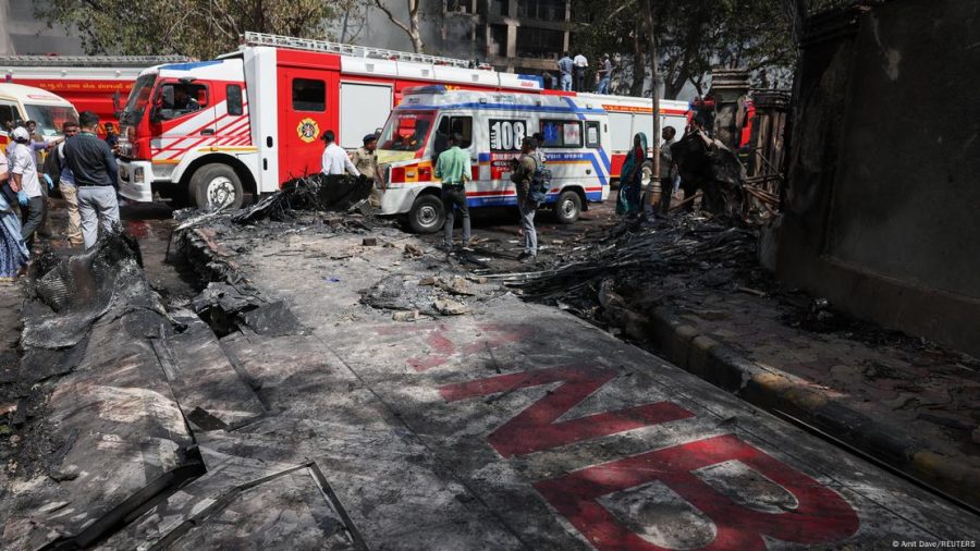 Queda de avião deixa mais de 200 mortos na Índia