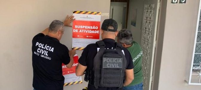 Polícia Civil e fiscais da Prefeitura de Cuiabá interditam laboratório que realizava análise de água potável