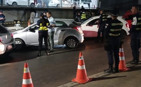 Operação Lei Seca resulta em seis autuações criminais e remoção de 40 veículos em Várzea Grande