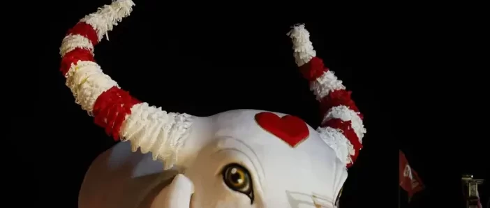 Parintins: Boi Garantido, uma história de fé, arte e compromisso