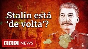 Como a Rússia de Putin está reabilitando Stálin para rescrever a história