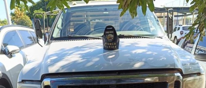 PM apreende 61 porções de entorpecentes, prende faccionado por tráfico e recupera caminhonete furtada