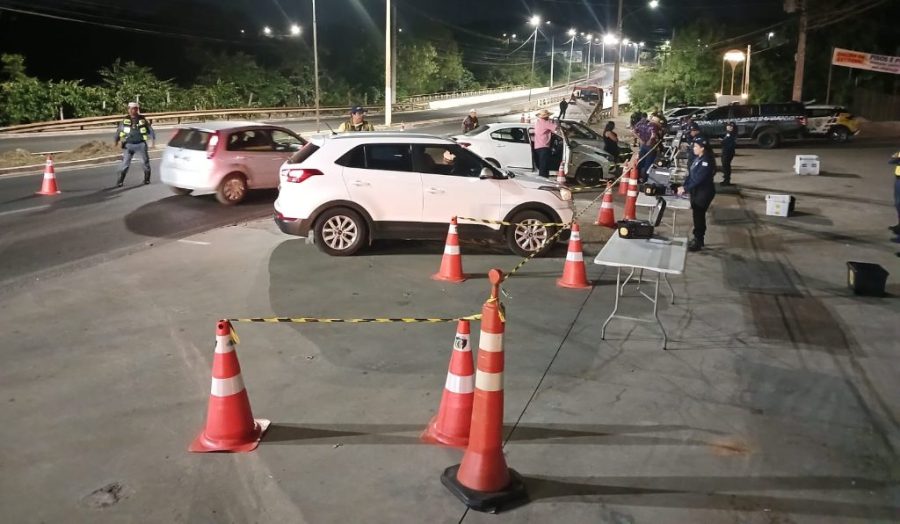 Operações Lei Seca terminam com 13 motoristas presos por embriaguez ao volante na madrugada deste domingo (8)