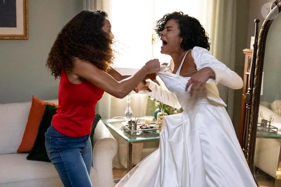 Um dos momentos mais dramáticos de ‘Vale Tudo’! Raquel rasga vestido de noiva de Maria de Fátima: veja como foi a cena na novela de 1988