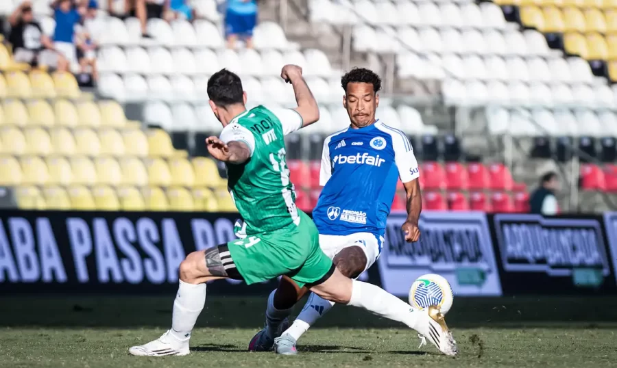 Cruzeiro vence Banfield antes de retomada do Campeonato Brasileiro