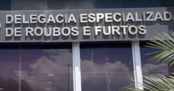 Polícia Civil cumpre ordens judiciais; três pessoas são conduzidas até a delegacia