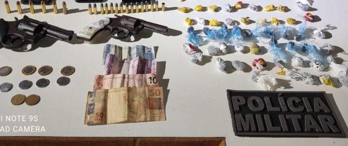 PM prende faccionados com armas e drogas em Vila Bela de Santíssima Trindade
