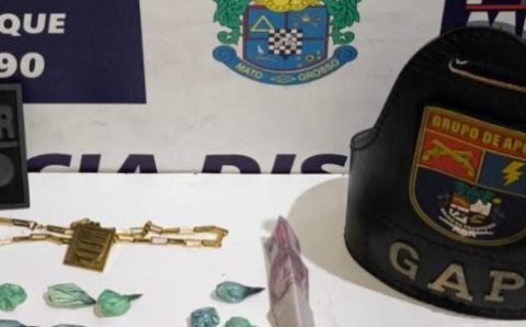 Polícia Militar prende três faccionados e apreende 45 porções de cocaína