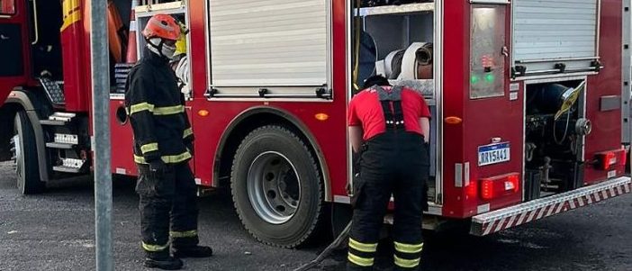 Corpo de Bombeiros controla incêndio em residência em Sorriso