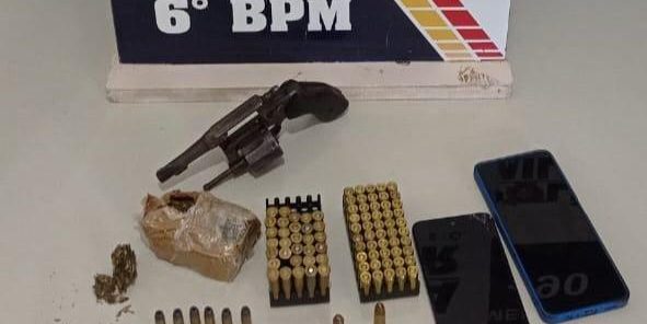 PM detém quatro faccionados, apreende arma de fogo e 89 munições