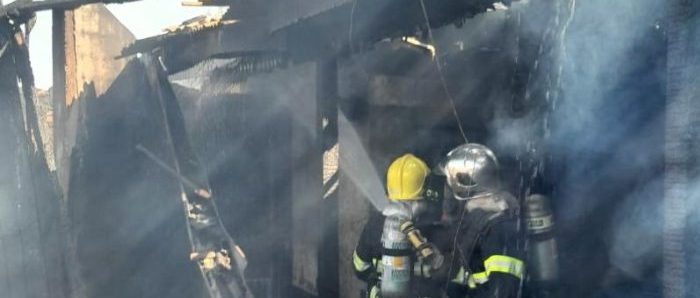 Corpo de Bombeiros extingue incêndio em residência em Sinop