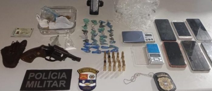 Ação conjunta da PM e PJC localiza faccionados e apreende arma de fogo e entorpecentes