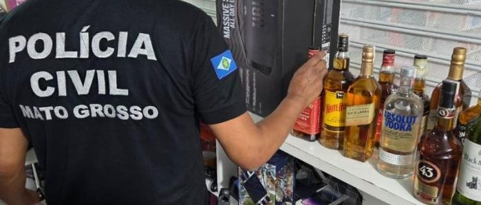 Polícia Civil apreende 444 garrafas de bebidas destiladas falsificadas no Shopping Popular em Cuiabá