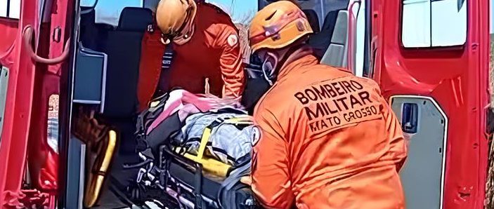 Corpo de Bombeiros socorre vítimas de acidente de trânsito na MT-249