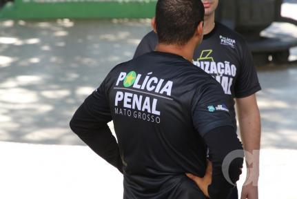Policial penal é suspenso por cobrar R$ 2,5 mil por celular na cadeia