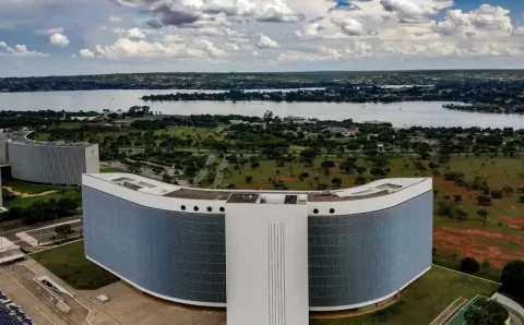 Presidente Lula nomeia duas mulheres para compor STJ e TSE