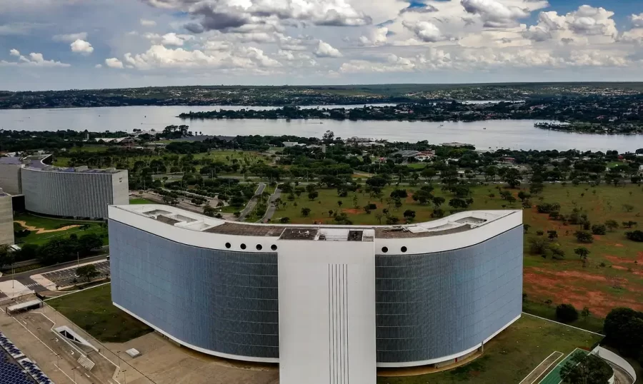 Presidente Lula nomeia duas mulheres para compor STJ e TSE