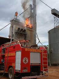 Corpo de Bombeiros extingue incêndio em silo de cereais