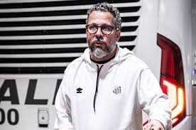 Cleber Xavier vê empate como alívio para o Santos: “Nos dá uma respiração”