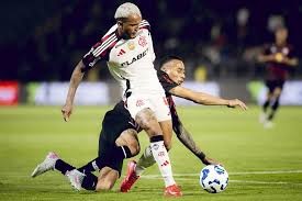 Flamengo bate Bragantino de virada e encosta no líder Cruzeiro pelo Brasileirão