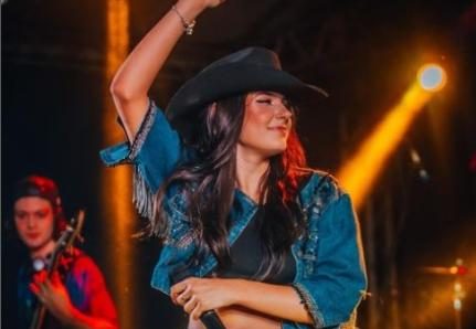 Prefeita e vice são multados em R$ 106 mil por propaganda irregular em show de Ana Castela