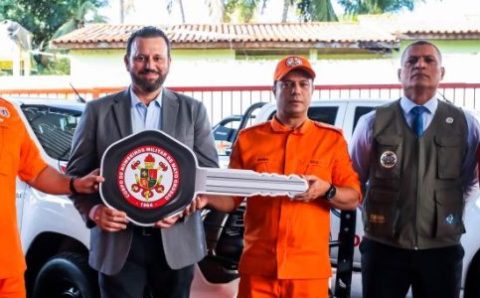 Bombeiros recebem viaturas da Sema para reforçar combate aos incêndios florestais em MT