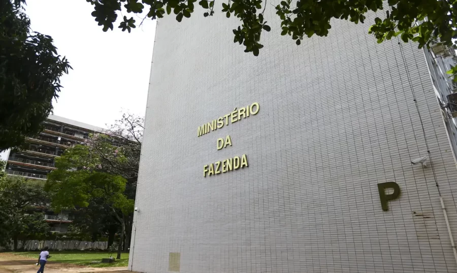 Ministério da Fazenda aumenta para 2,5% estimativa do PIB em 2025