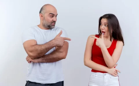 Comparar dois dedos pode revelar tendências sexuais do parceiro, diz estudo